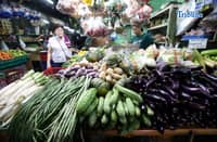 (March 21 2026) Vendors arrange the vegetables they sell at stalls of the Kamuning Market in Quezon City. Vegetable prices remain high due to expensive logistics costs, fuel price surges, and previous weather damage which caused vegetable inflation to rise to 6.1%. The Department of Agriculture (DA) assures the public of stable supplies until July 2026, with some lower-priced options in wet markets. Photo/Analy Labor