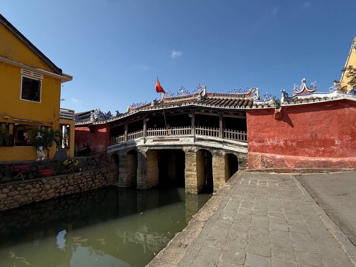 LEARN Bite-sized History at Chua Cau.