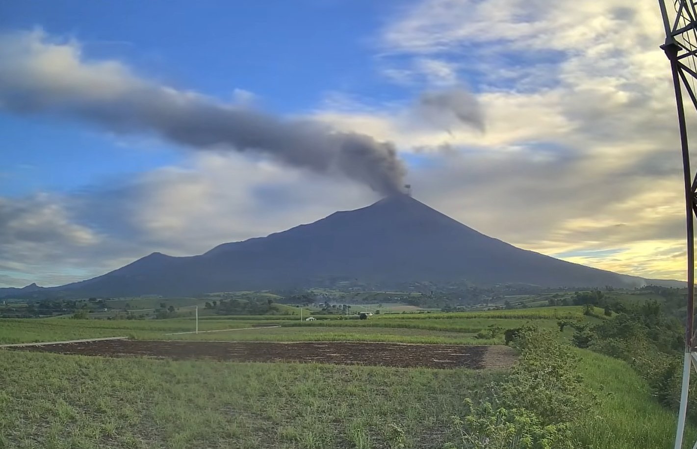 Kanlaon logs four ash emissions, Alert Level 2 stays