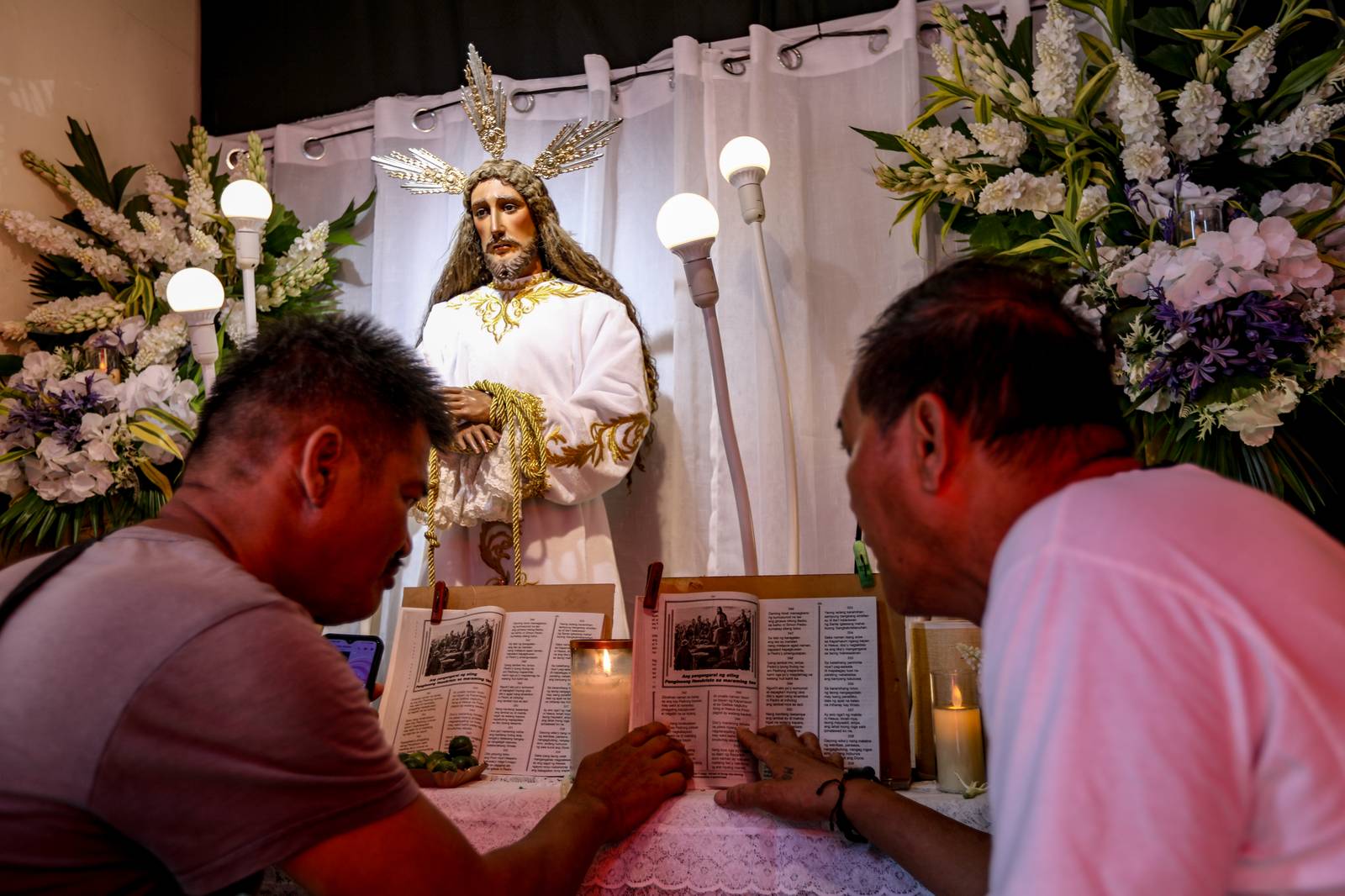 Men are seen performing the “Pabasa” in a small altar in Brgy. San Roque, Navotas on Saturday, 21 March, 2026.| Aram Lascano