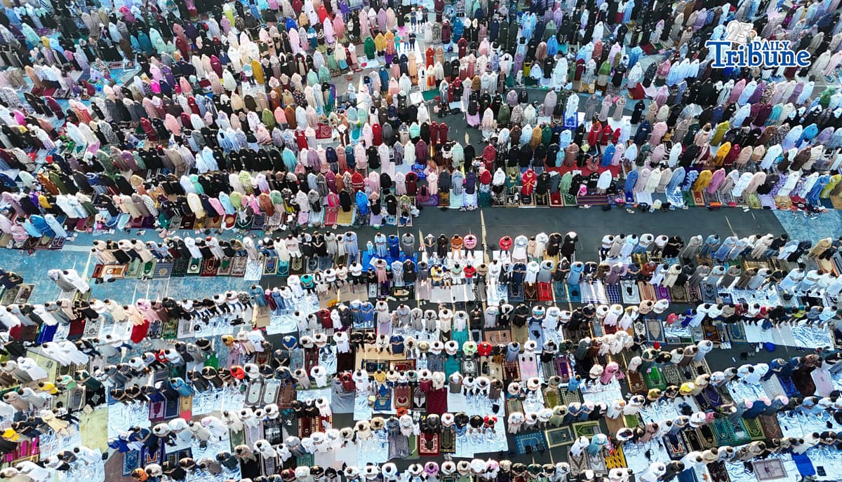 Muslim worshippers gather at Quezon City Circle on Saturday, 21 March 2026, to offer prayers in celebration of Eid’l Fitr.