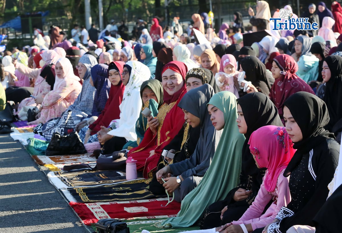 Muslim Celebrate Eid'l Fitr QC