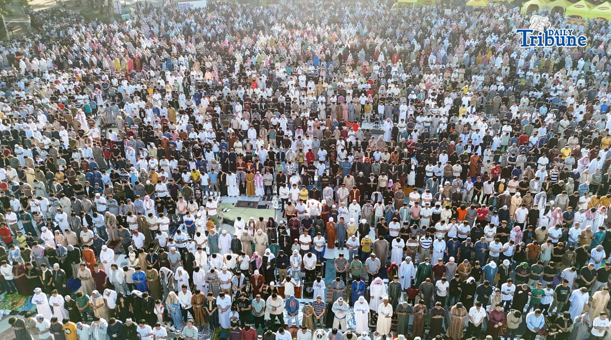 Muslim worshippers gather at Quezon City Circle on Saturday, 21 March 2026, to offer prayers in celebration of Eid’l Fitr.