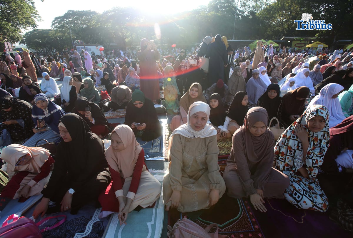 (March 21 2026) Muslim brothers and sisters gathered at Quezon City Circle , offer prayers as they celebrate Eid’l Fitr on Saturday March 21 2026. Photo/Analy Labor