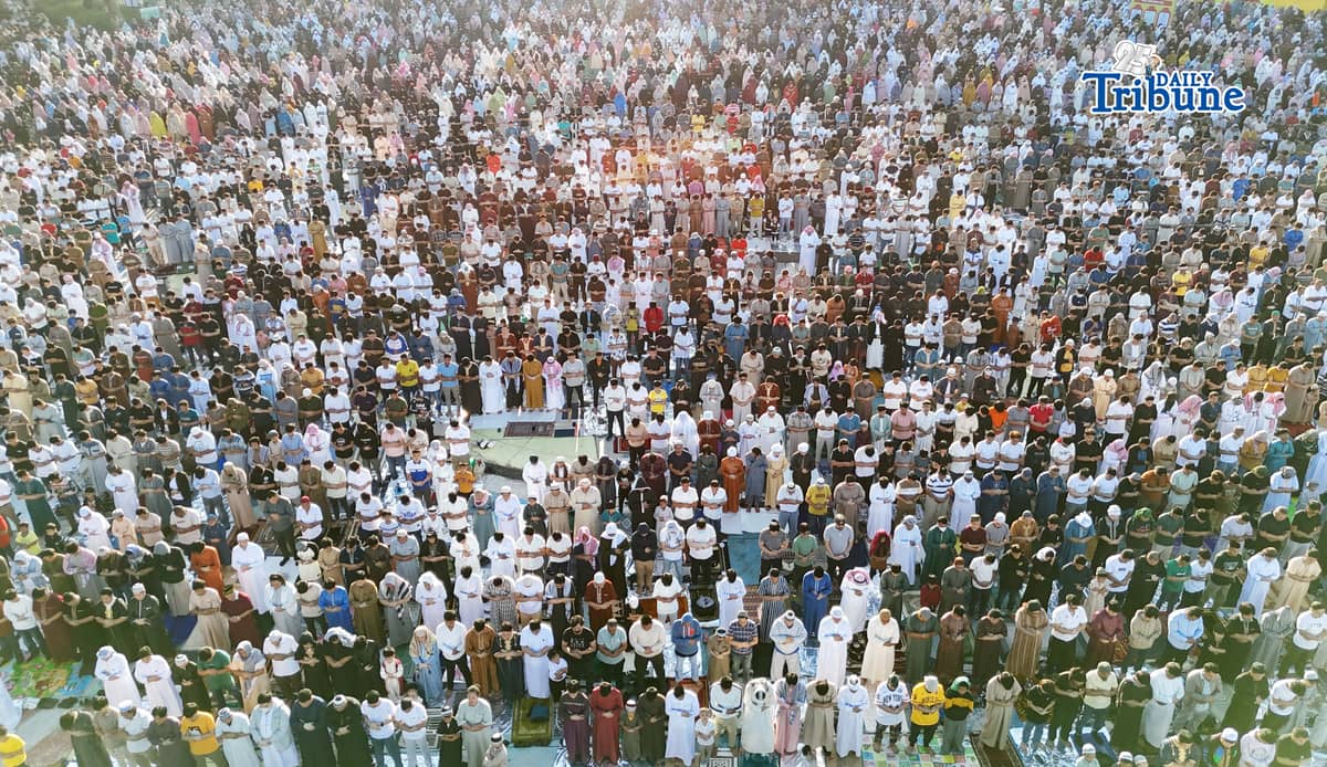 Muslim worshippers gather at Quezon City Circle on Saturday, 21 March 2026, to offer prayers in celebration of Eid’l Fitr.