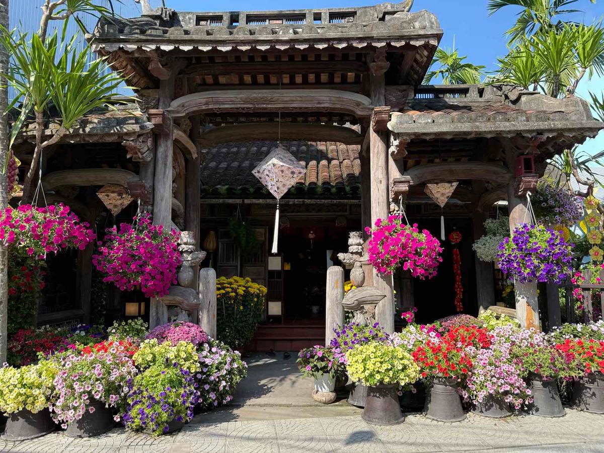 GET to know the Thai Phien Ancient House.