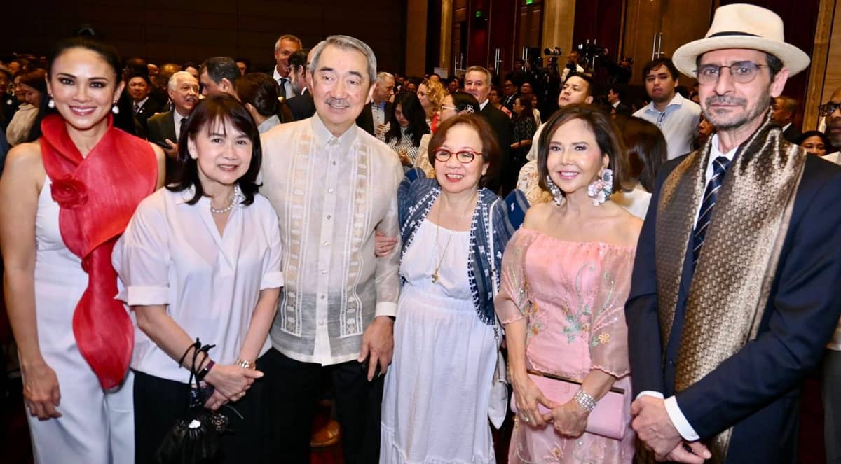 IRENE Wicklein, Carol and Hans Sy, Grace Glory Go, Hon. Consul Fortune Ledesma and Palestinian Ambassador Mounir Anastas.