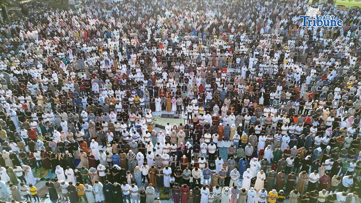 Muslim worshippers gather at Quezon City Circle on Saturday, 21 March 2026, to offer prayers in celebration of Eid’l Fitr.