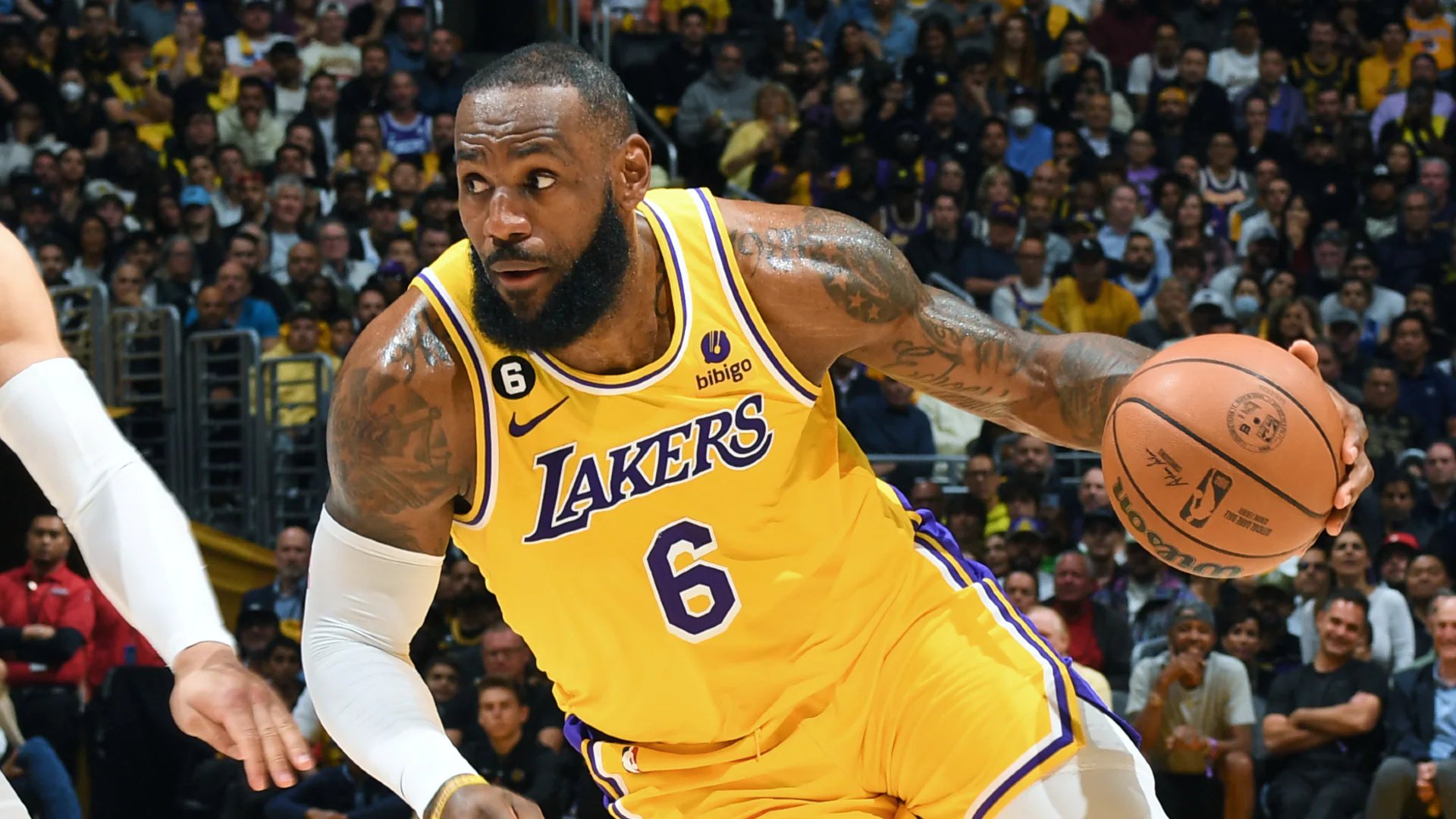 Thunder strike; LeBron posts record-breaker