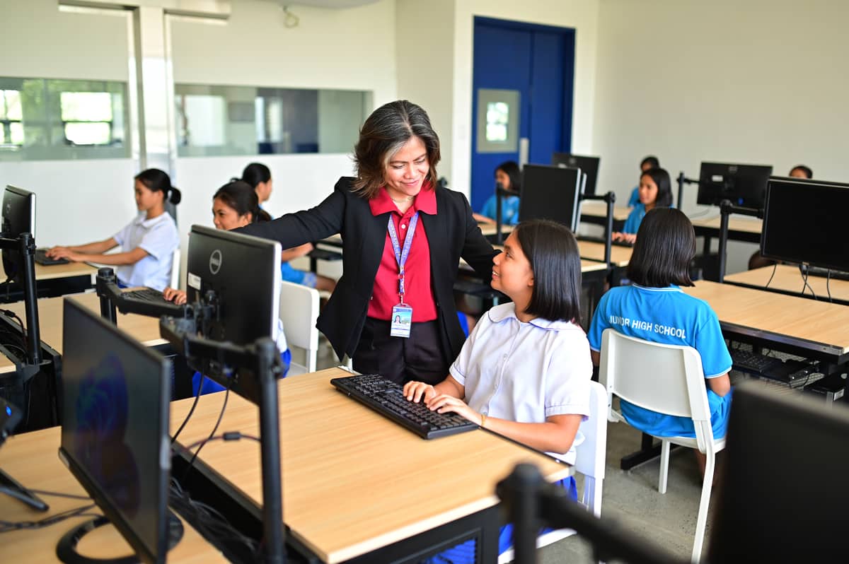 STUDENTS of Sisters of Mary School try the workstations at the Felicidad Sy Hall.