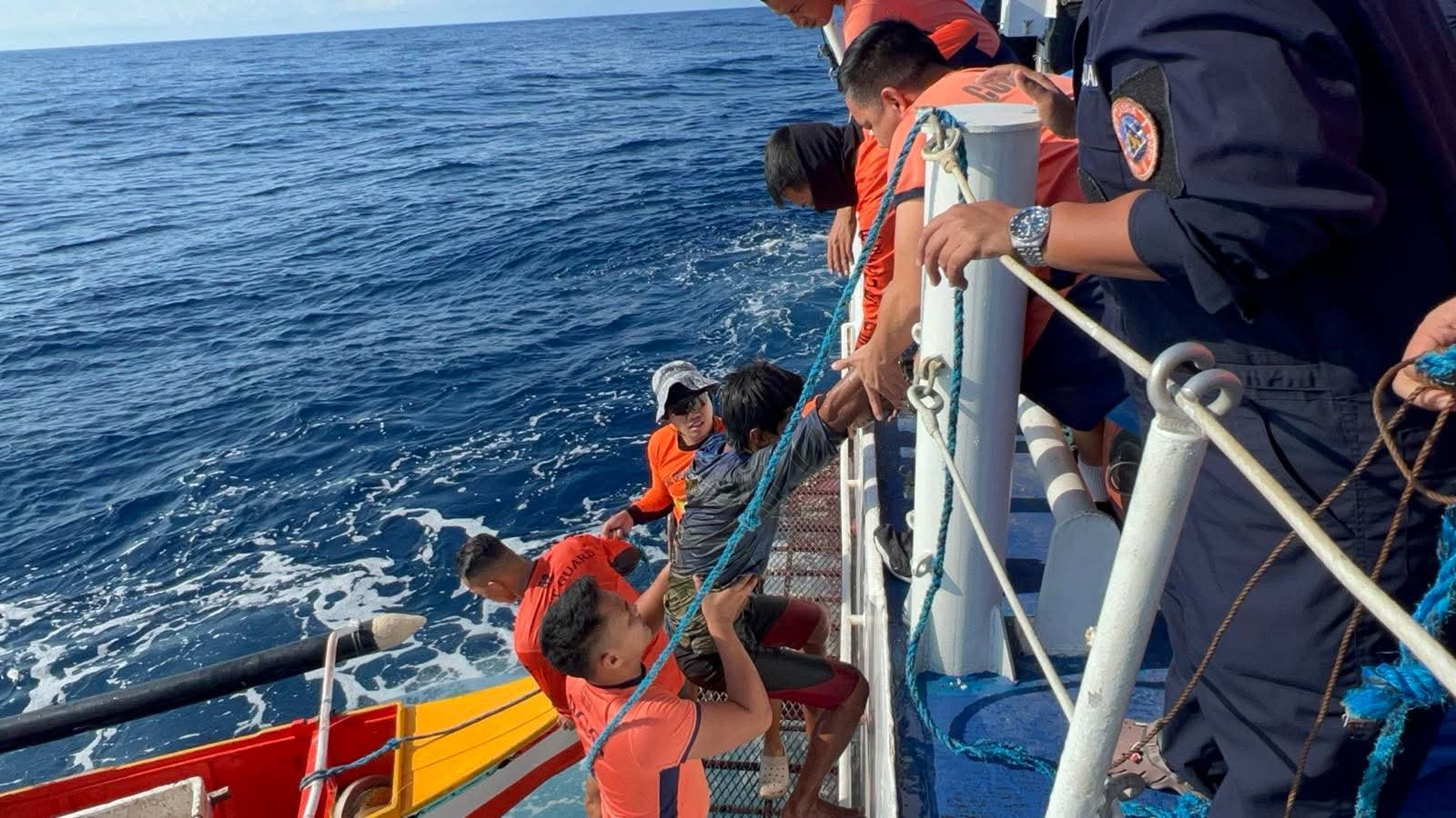 Fisherman rescued off Bajo de Masinloc