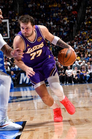 Kennard hits game-winner as Lakers edge Magic; Doncic faces suspension