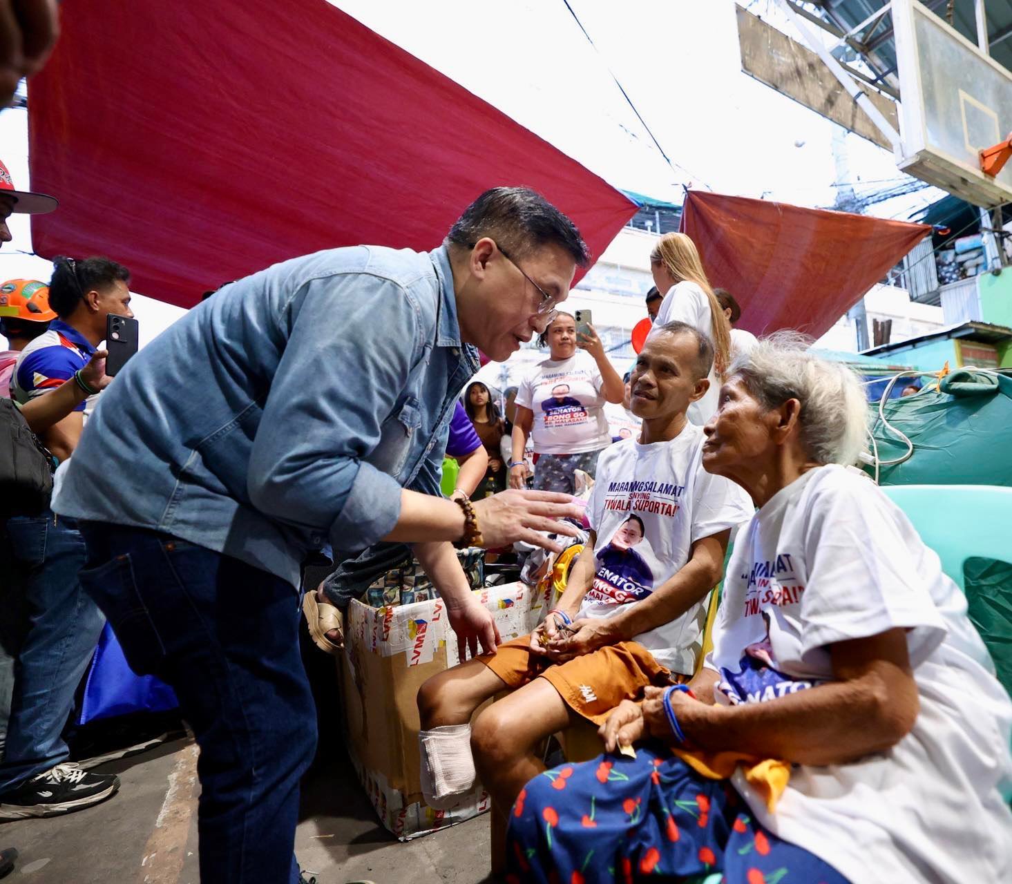 Bong Go visits fire-affected families in Davao City