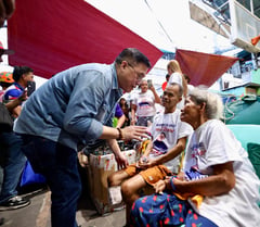 Bong Go visits fire-affected families in Davao City