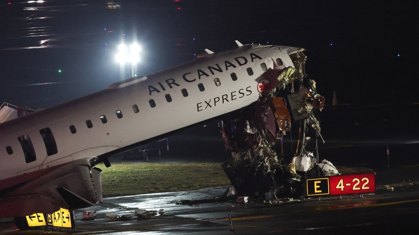 Runway collision kills pilots