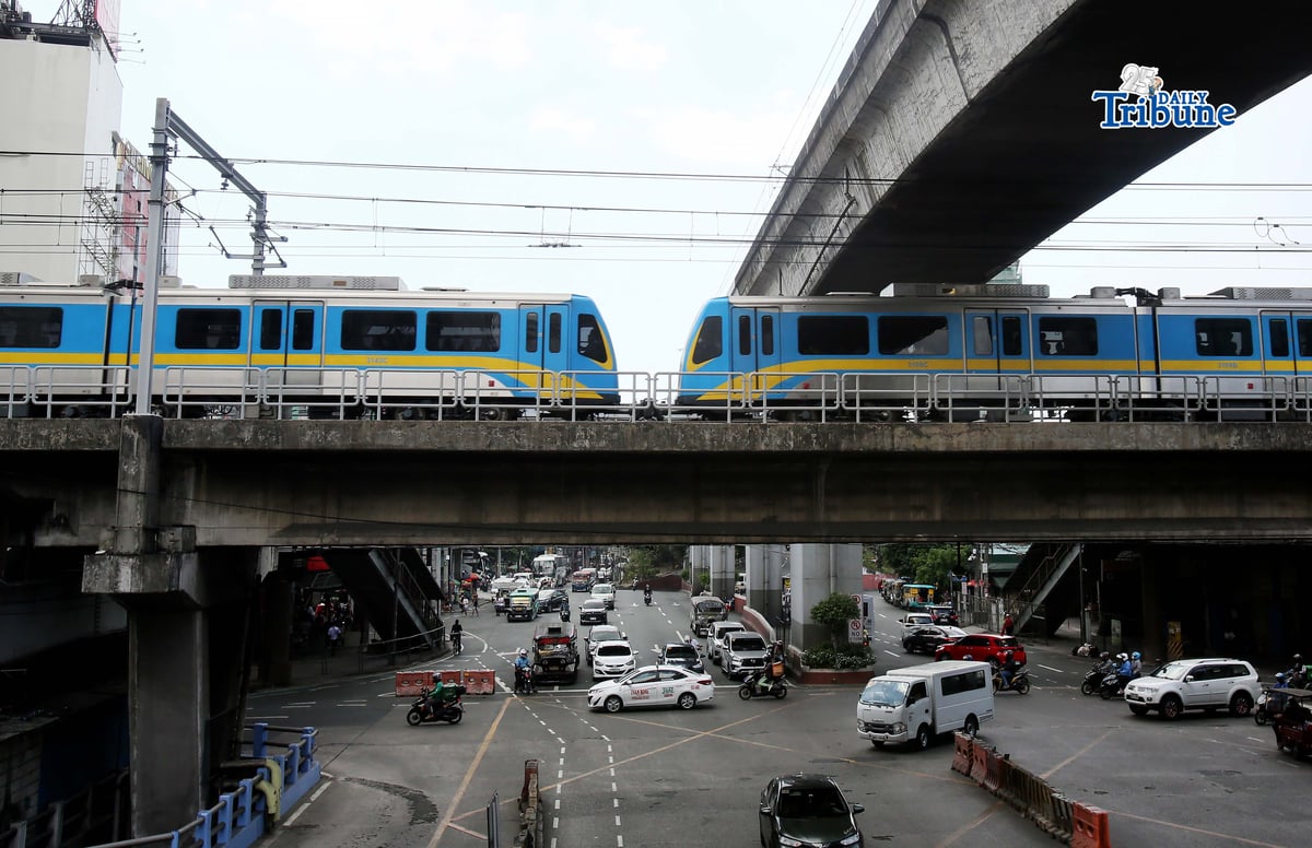 (March 24 2026) Metro Rail Transit (MRT-3) dalian train seen running on the train track in Quezon City, on Monday March 23 2026. The MRT-3 will suspend operations from April 2 (Holy Thursday) to April 5 (Easter Sunday), 2026, as it conducts its annual Holy Week maintenance activities, Trains will operate normally from March 30, 2026, to April 1, 2026, prior to the scheduled closure. Photo/Analy Labor