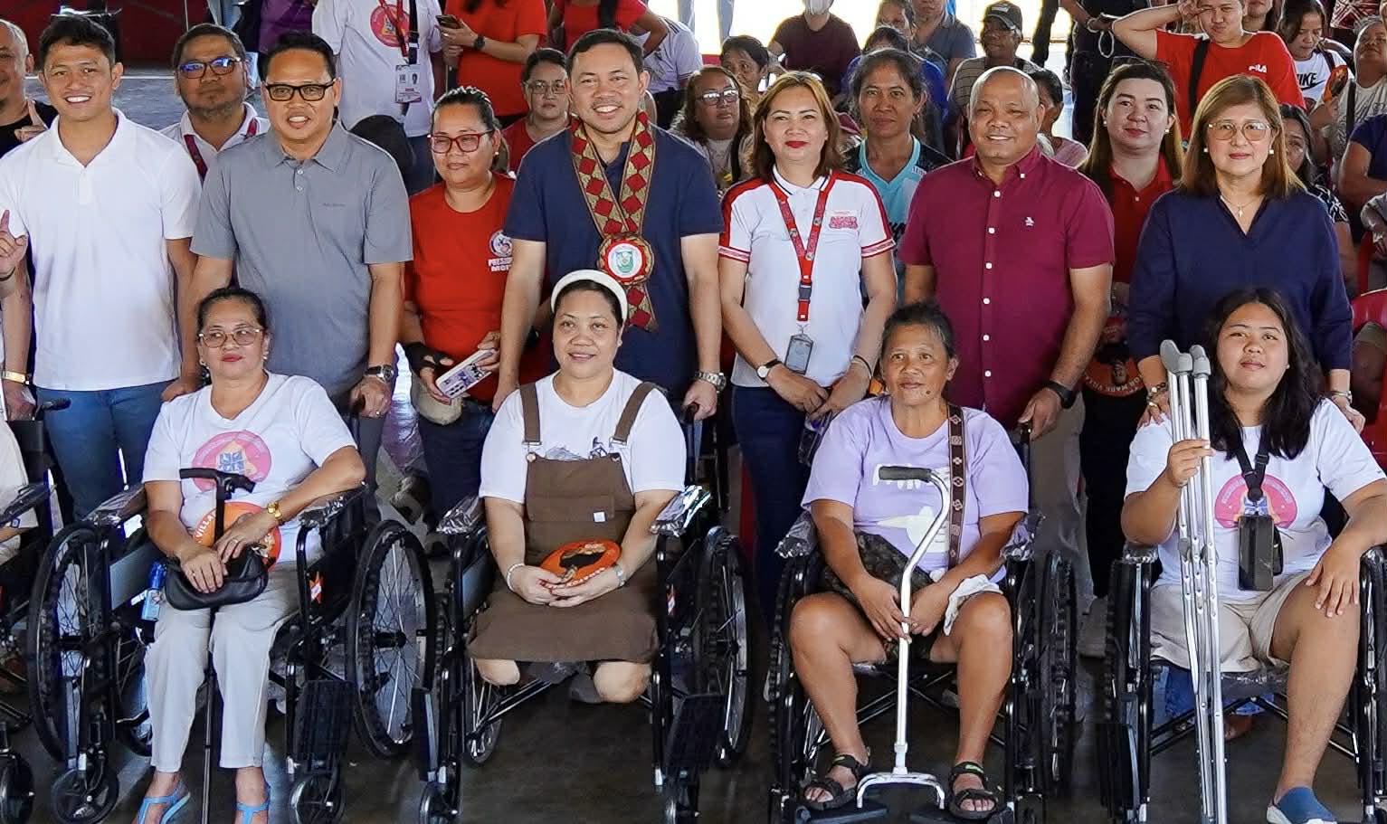 Villar leads wheelchair distribution 