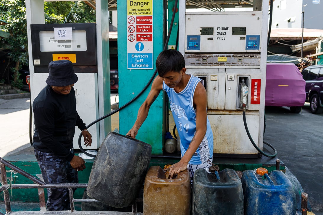 Refueling oil for fishing boats