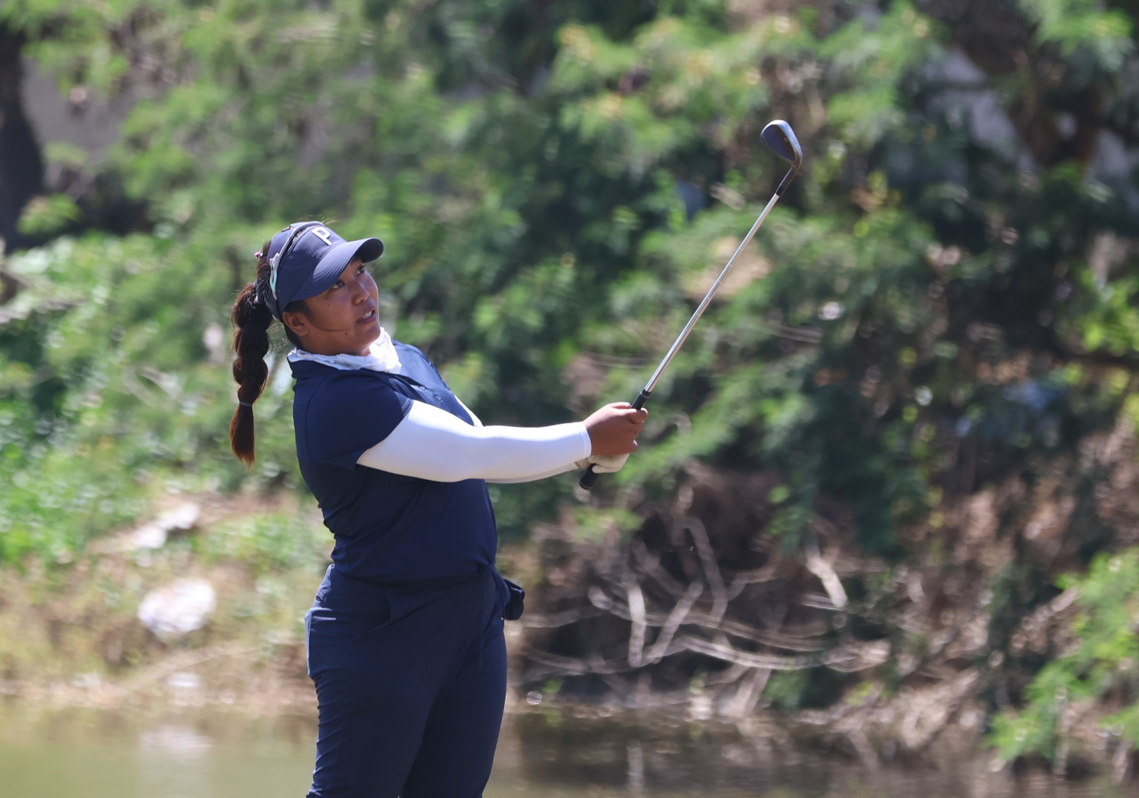 Crucial birdie puts Bisera on top