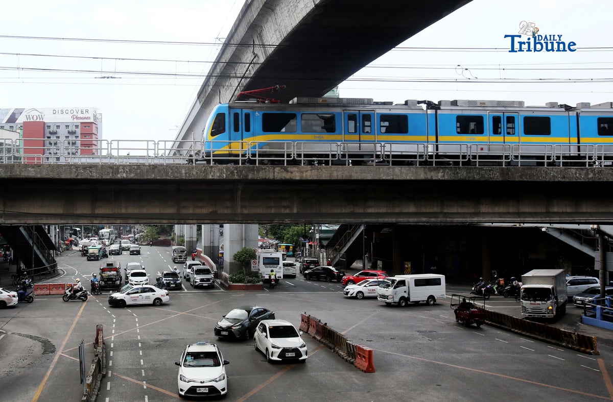 (March 24 2026) Metro Rail Transit (MRT-3) dalian train seen running on the train track in Quezon City, on Monday March 23 2026. The MRT-3 will suspend operations from April 2 (Holy Thursday) to April 5 (Easter Sunday), 2026, as it conducts its annual Holy Week maintenance activities, Trains will operate normally from March 30, 2026, to April 1, 2026, prior to the scheduled closure. Photo/Analy Labor