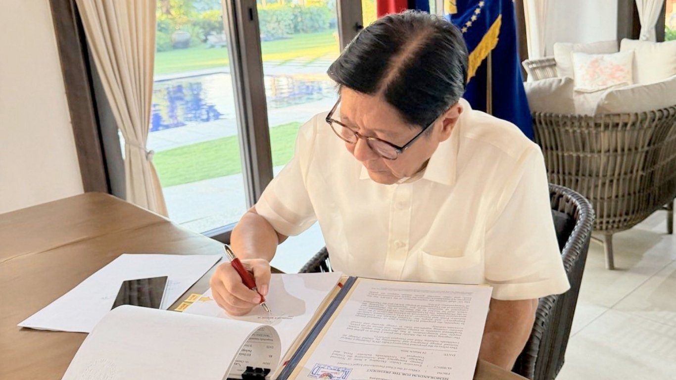 Pump prices may drop as BBM signs tax law: Economist Monsod: Stupid suggestion