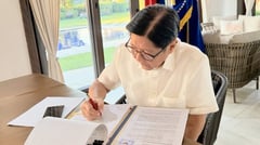 Pump prices may drop as BBM signs tax law: Economist Monsod: Stupid suggestion