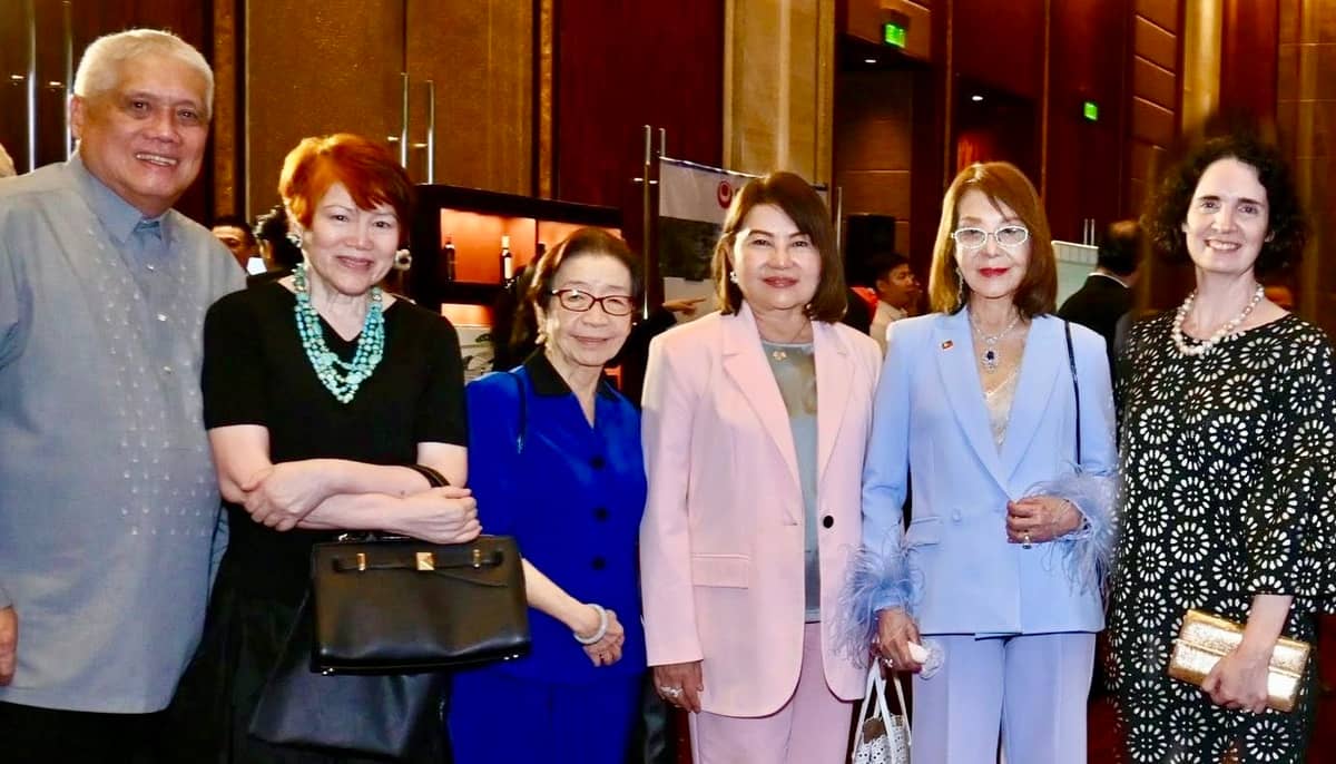 RAFFY and Anagine Guevara, Tina Teehankee, Marian Nuguid, Angola Consul Helen Ong and Ambassador Catherine McIntosh.