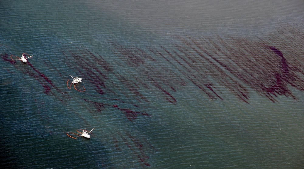 Mexican government removes 128 tons 
spilled oil 