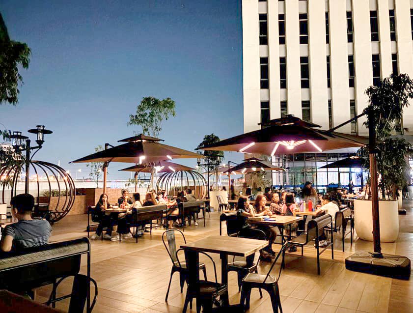 THE parasols in SM City Bicutan’s Sky Garden efficiently provide five hours of nighttime lighting for only three hours of daytime charge.