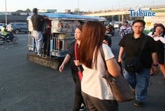 Commuters Philcoa Commonwealth