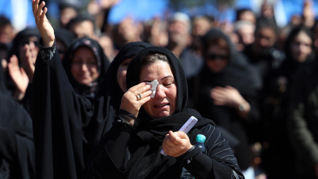 Iran Guards warn civilians near U.S. forces