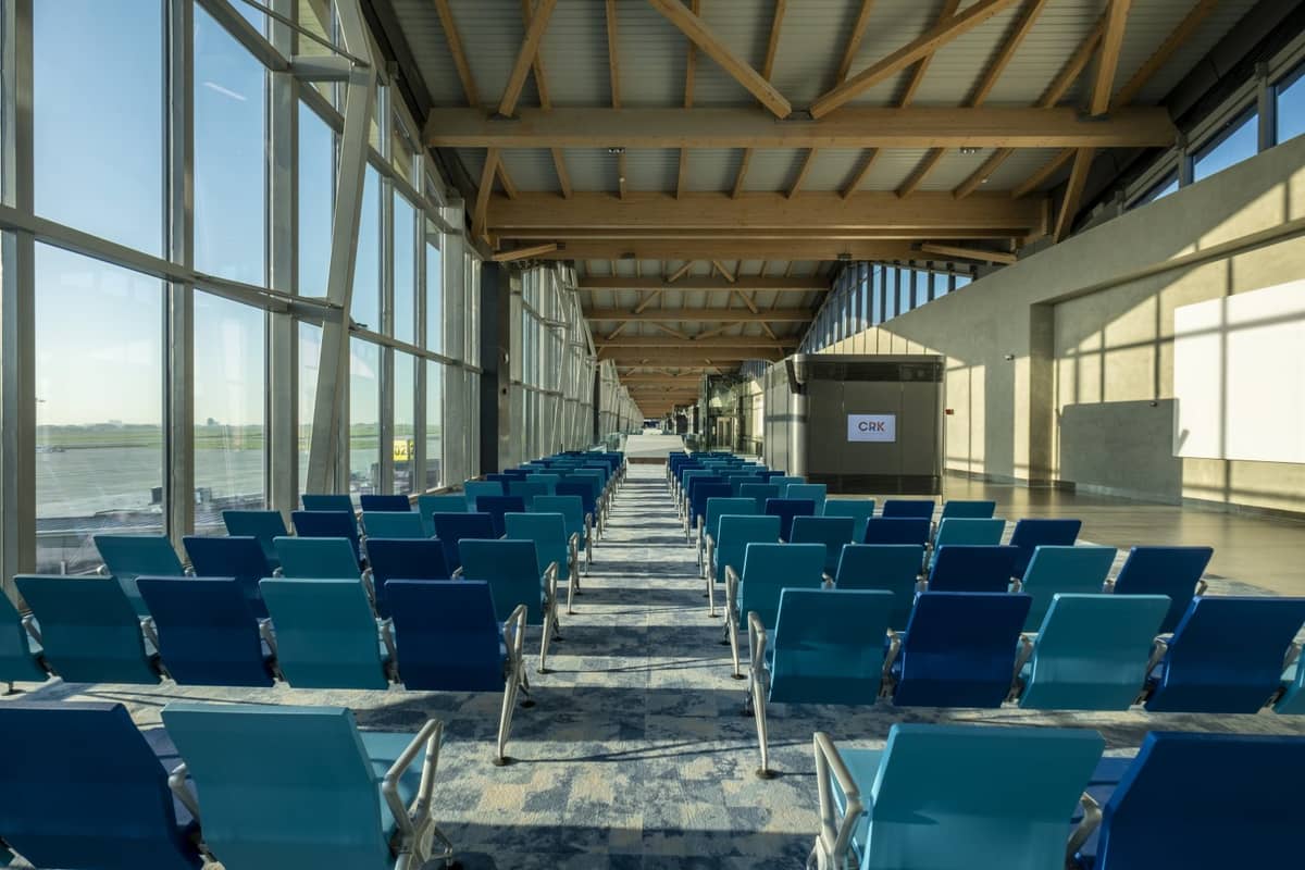 INTERNATIONAL gates feature green carpets and seating, while domestic gates are in blue.
