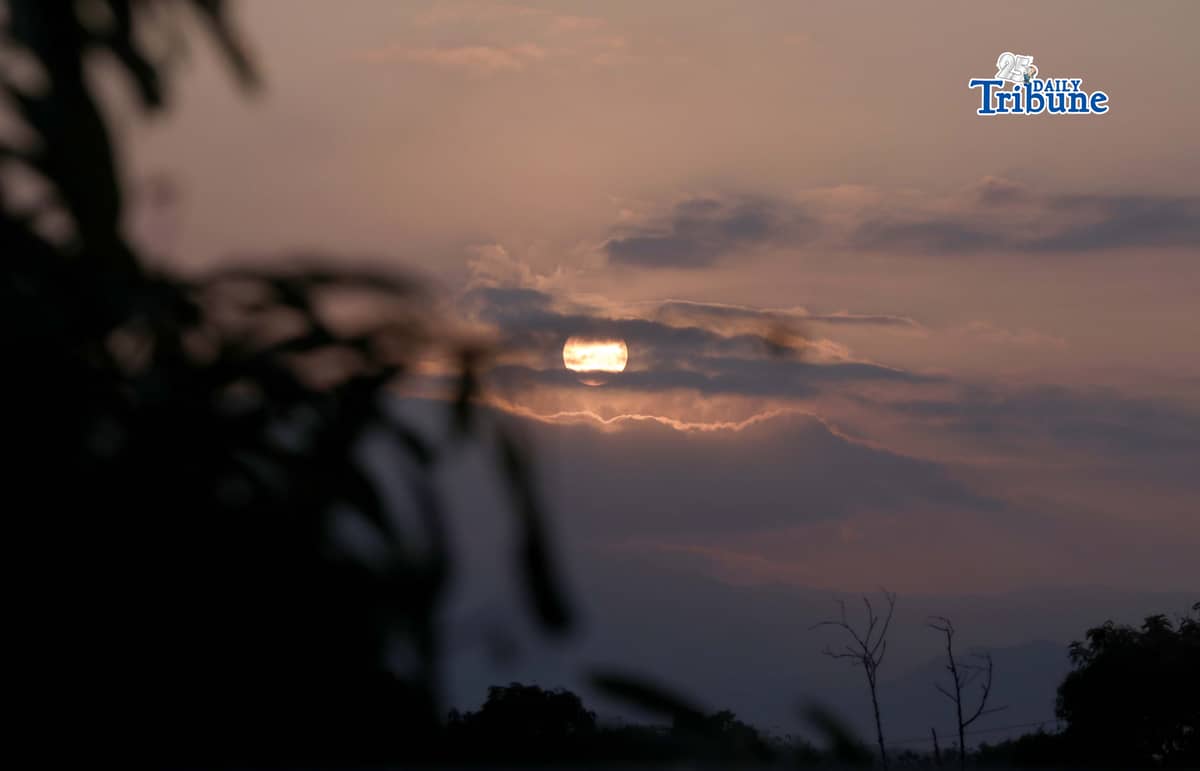 (March 28 2026) A Sunrise on a hazy morning seen from Caloocan City on Saturday March 28 2026. PAGASA warns of surging heat indices entering April 2026, with forecasts indicating "extreme caution" (33°C to 41°C) in many areas as the dry season peaks. Metro Manila is expected to experience temperatures between 35-39°C, and some regions may reach dangerously close to 40°C due to weakened northeast monsoon winds. Photo/Analy Labor