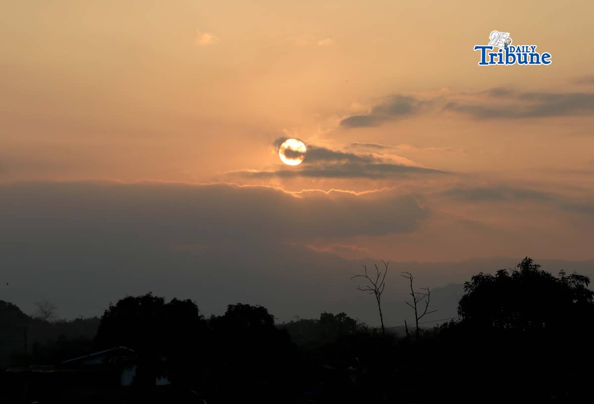 (March 28 2026) A Sunrise on a hazy morning seen from Caloocan City on Saturday March 28 2026. PAGASA warns of surging heat indices entering April 2026, with forecasts indicating "extreme caution" (33°C to 41°C) in many areas as the dry season peaks. Metro Manila is expected to experience temperatures between 35-39°C, and some regions may reach dangerously close to 40°C due to weakened northeast monsoon winds. Photo/Analy Labor