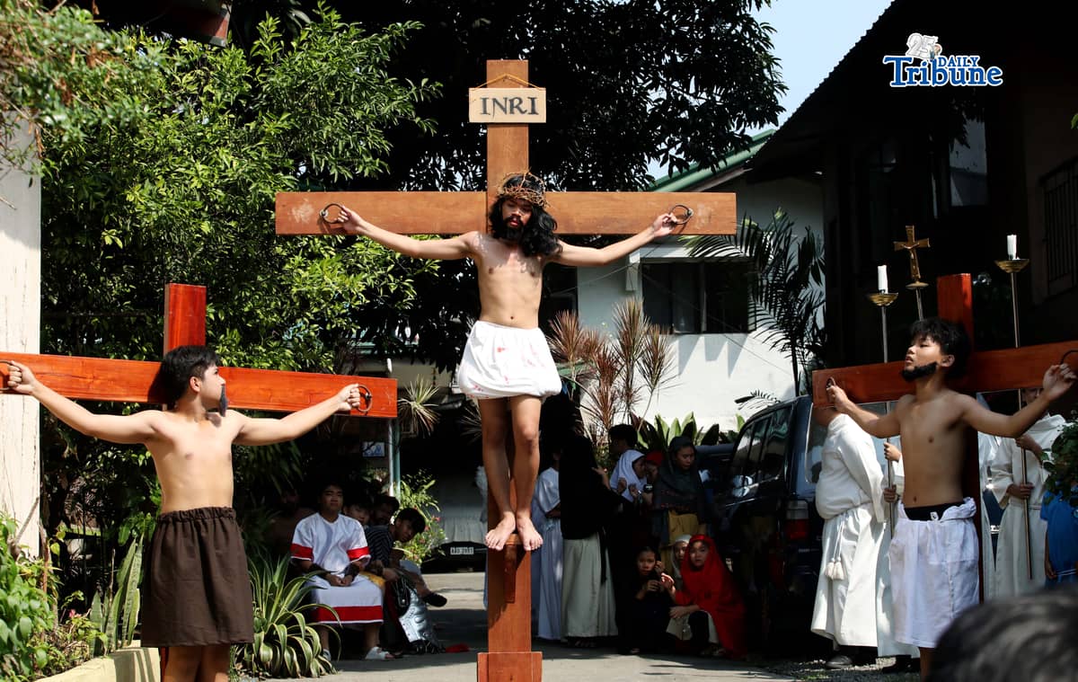 (March 28 2026) The Diocesan Shrine and Parish of Our Lady of Light, youth members take part in the Living Stations of the Cross in Barangay San Juan in Cainta on Saturday, March 28, 2026. The annual Lenten tradition, led by the parish youth ministry, brings the community together as they reenact Christ’s passion while moving through selected barangays. Cainta, Rizal, is recognized as the "Senakulo Capital of the Philippines" for its deep-rooted Holy Week tradition of performing theatrical re-enactments of the passion, death, and resurrection of Jesus Christ. Since 1904, the town has staged elaborate Passion plays involving multiple local groups. Photo/Analy Labor