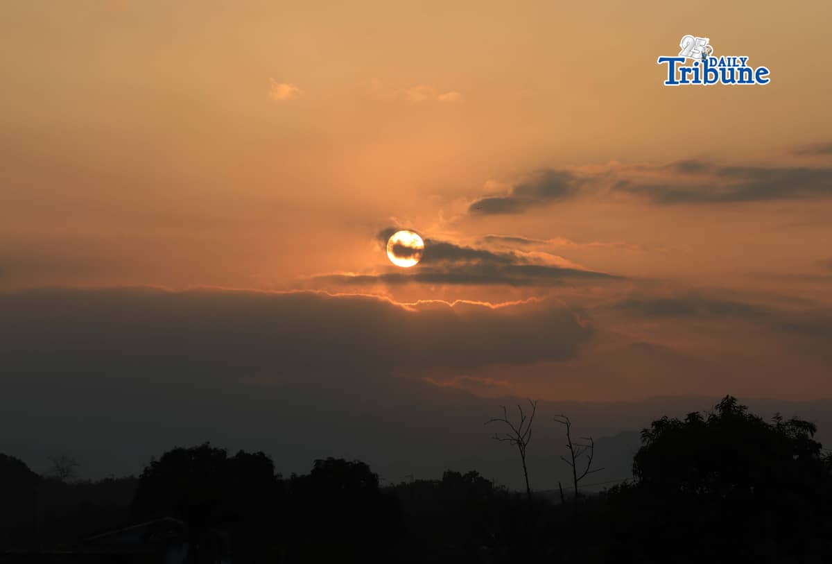 (March 28 2026) A Sunrise on a hazy morning seen from Caloocan City on Saturday March 28 2026. PAGASA warns of surging heat indices entering April 2026, with forecasts indicating "extreme caution" (33°C to 41°C) in many areas as the dry season peaks. Metro Manila is expected to experience temperatures between 35-39°C, and some regions may reach dangerously close to 40°C due to weakened northeast monsoon winds. Photo/Analy Labor