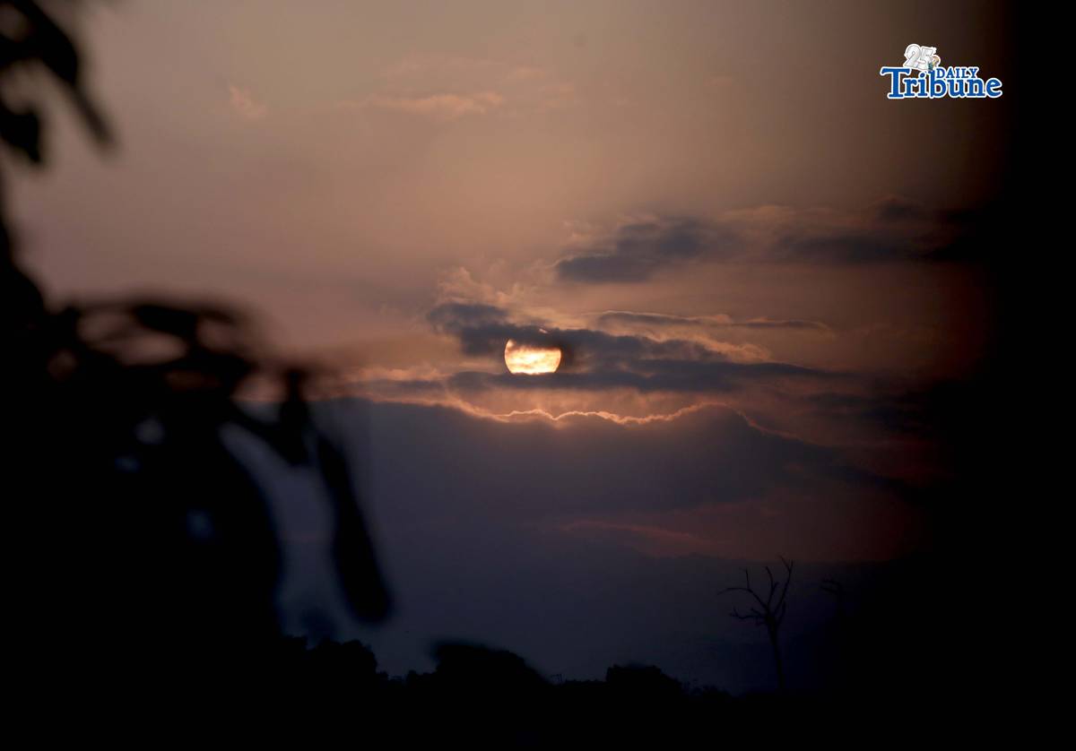 (March 28 2026) A Sunrise on a hazy morning seen from Caloocan City on Saturday March 28 2026. PAGASA warns of surging heat indices entering April 2026, with forecasts indicating "extreme caution" (33°C to 41°C) in many areas as the dry season peaks. Metro Manila is expected to experience temperatures between 35-39°C, and some regions may reach dangerously close to 40°C due to weakened northeast monsoon winds. Photo/Analy Labor