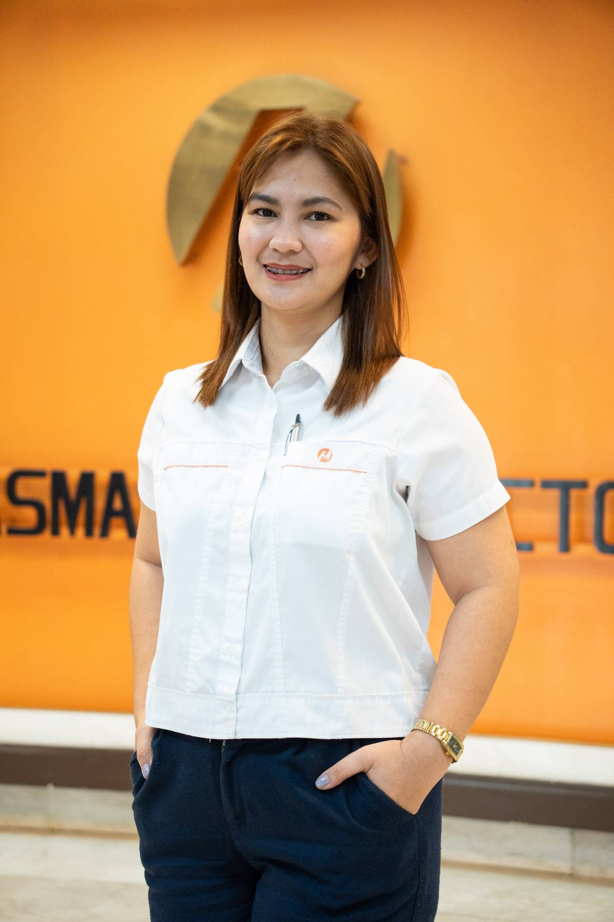 ‘Kapag bumabagyo, sa mga liblib na lugar na di na madaanan, bitbit namin yung mga poste at lahat ng gamit para lang maibalik yung ilaw ng mga residente. Iba yung sense of fulfillment na naramdaman ko noon kasi isa ako sa nagbalik ng liwanag sa kanilang mga tahanan.’ — Janice Enriquez