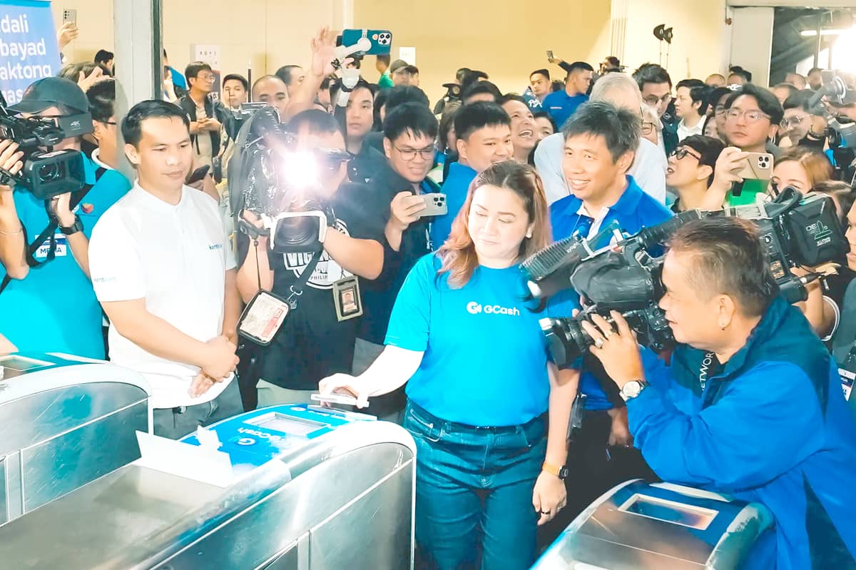 MARTHA Sazon, president and CEO of GCash holding company Mynt, tests out one of the digital payment options powered by GCash.