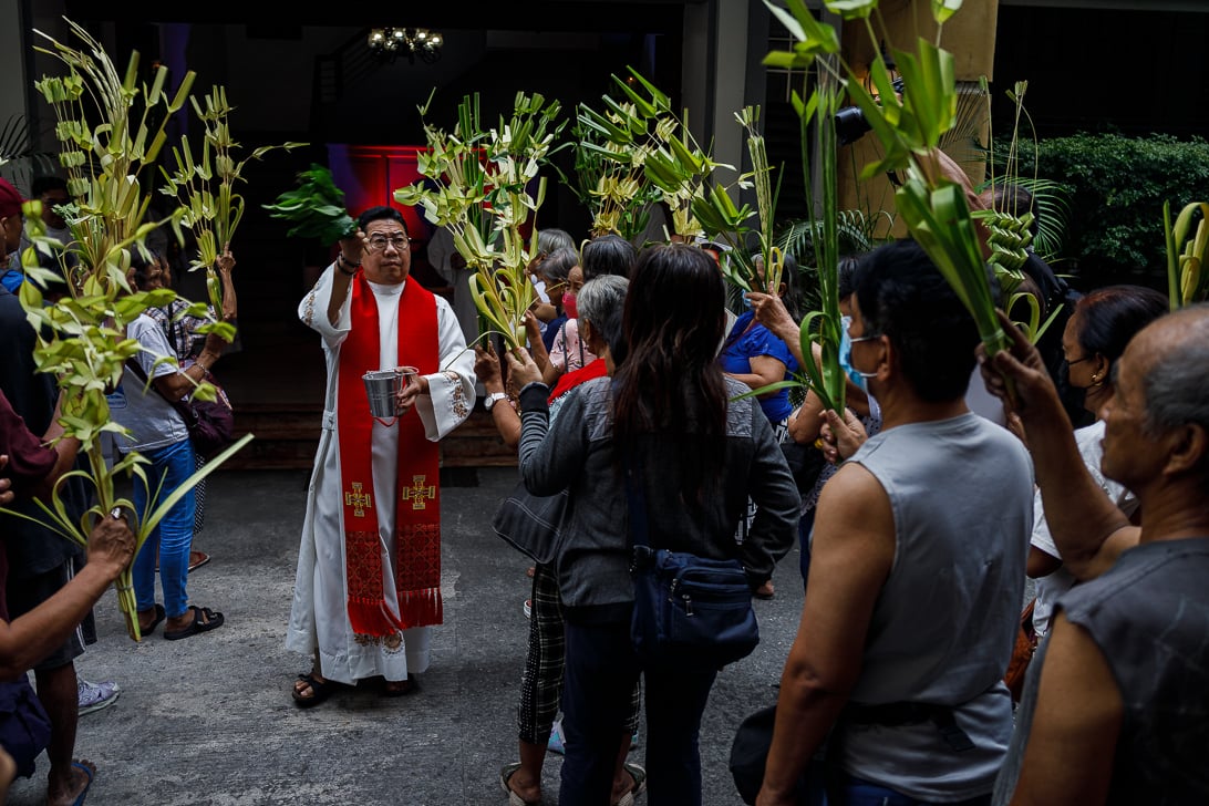 Palaspas for the homeless and wounded in Manila