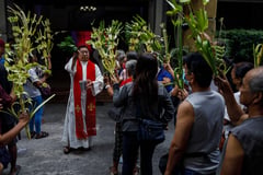 Palaspas for the homeless and wounded in Manila