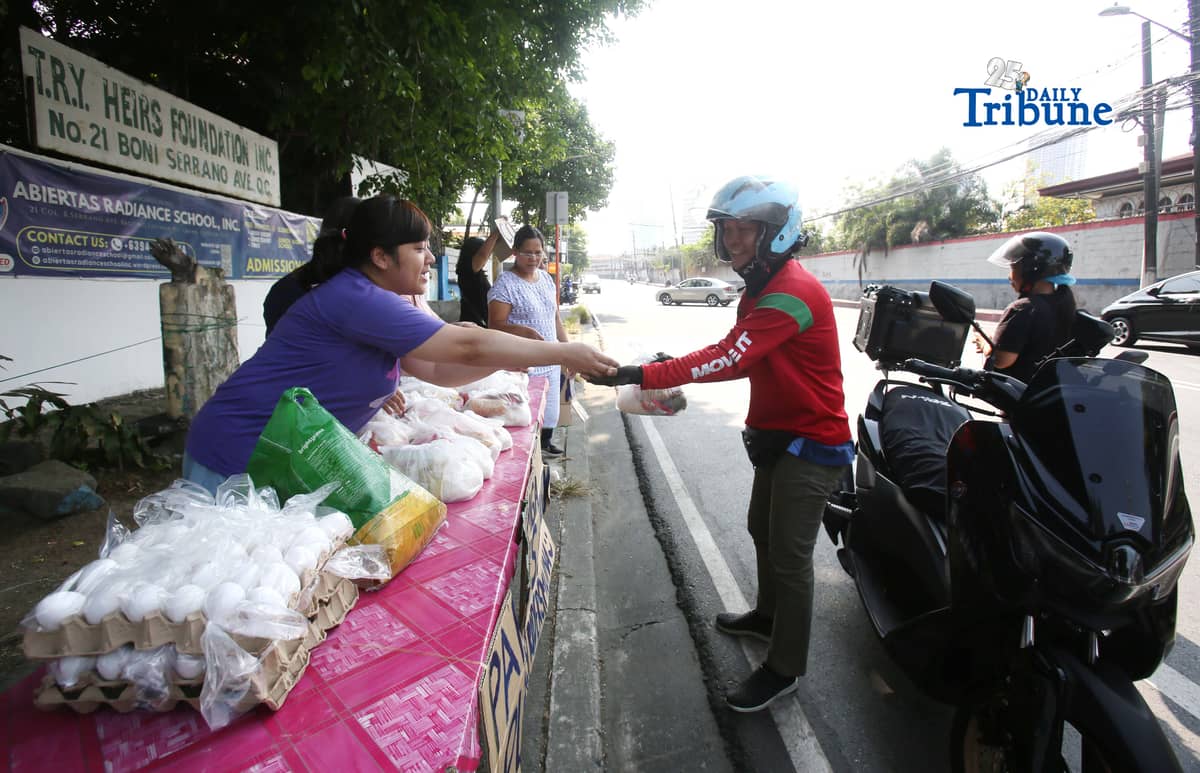(March 30 2026) Teachers and mothers from Abiertas Radiance School Inc. launched a community pantry offer free grocery packs to support PUV, TNVS, and delivery riders affected by recent oil price hikes, along Bonny Serrano Avenue in Quezon City on Monday, March 30, 2026. Photo/Analy Labor