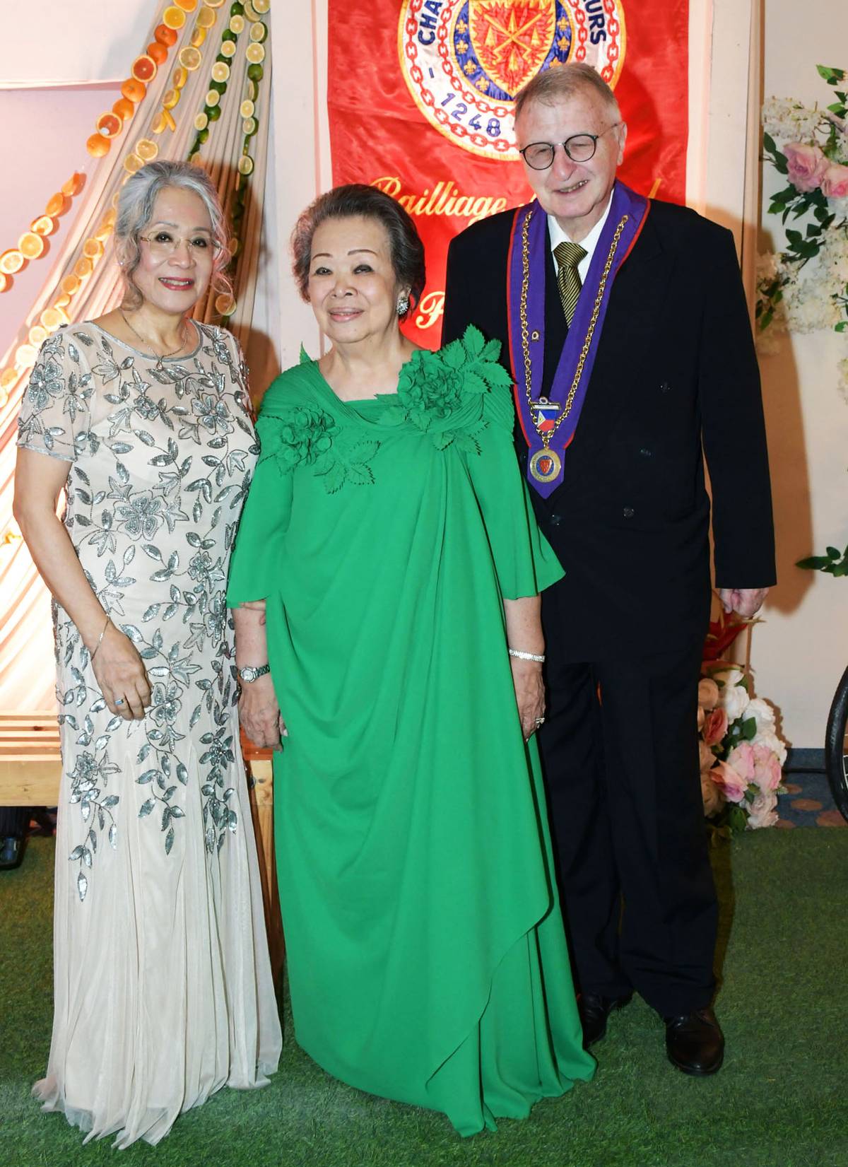 DR. Vivina Chiu flanked by Pearl and Fritz Strolz.