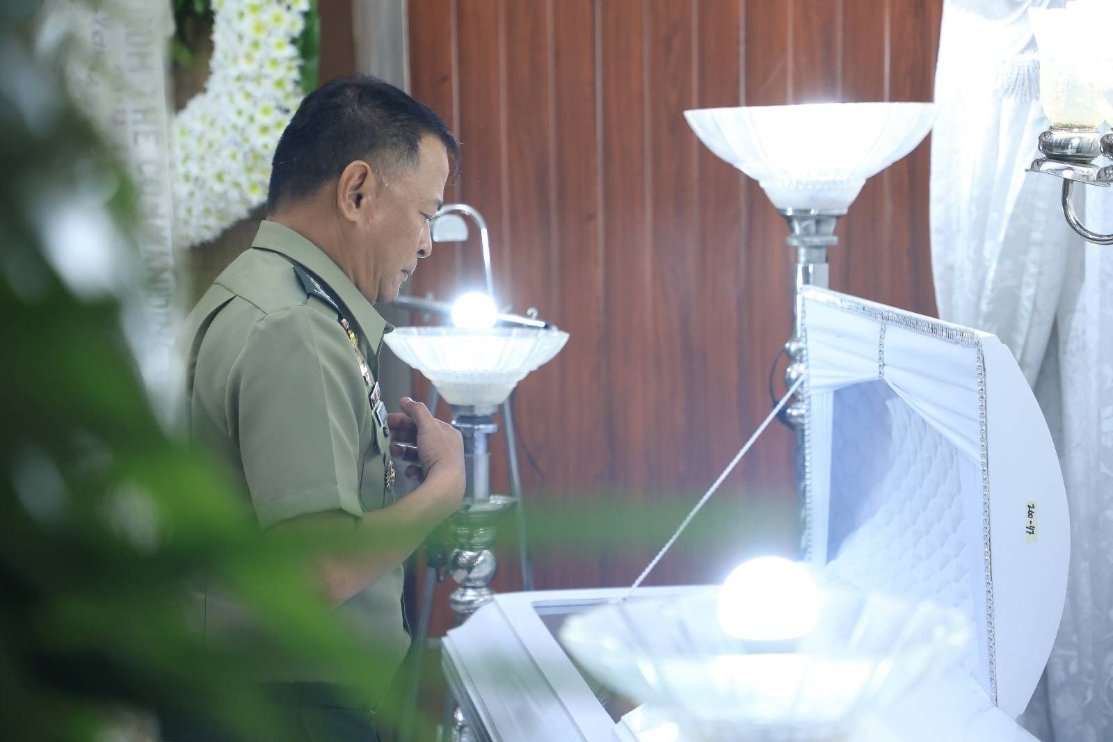 Philippine Army chief honors fallen officer in OccMin clash
