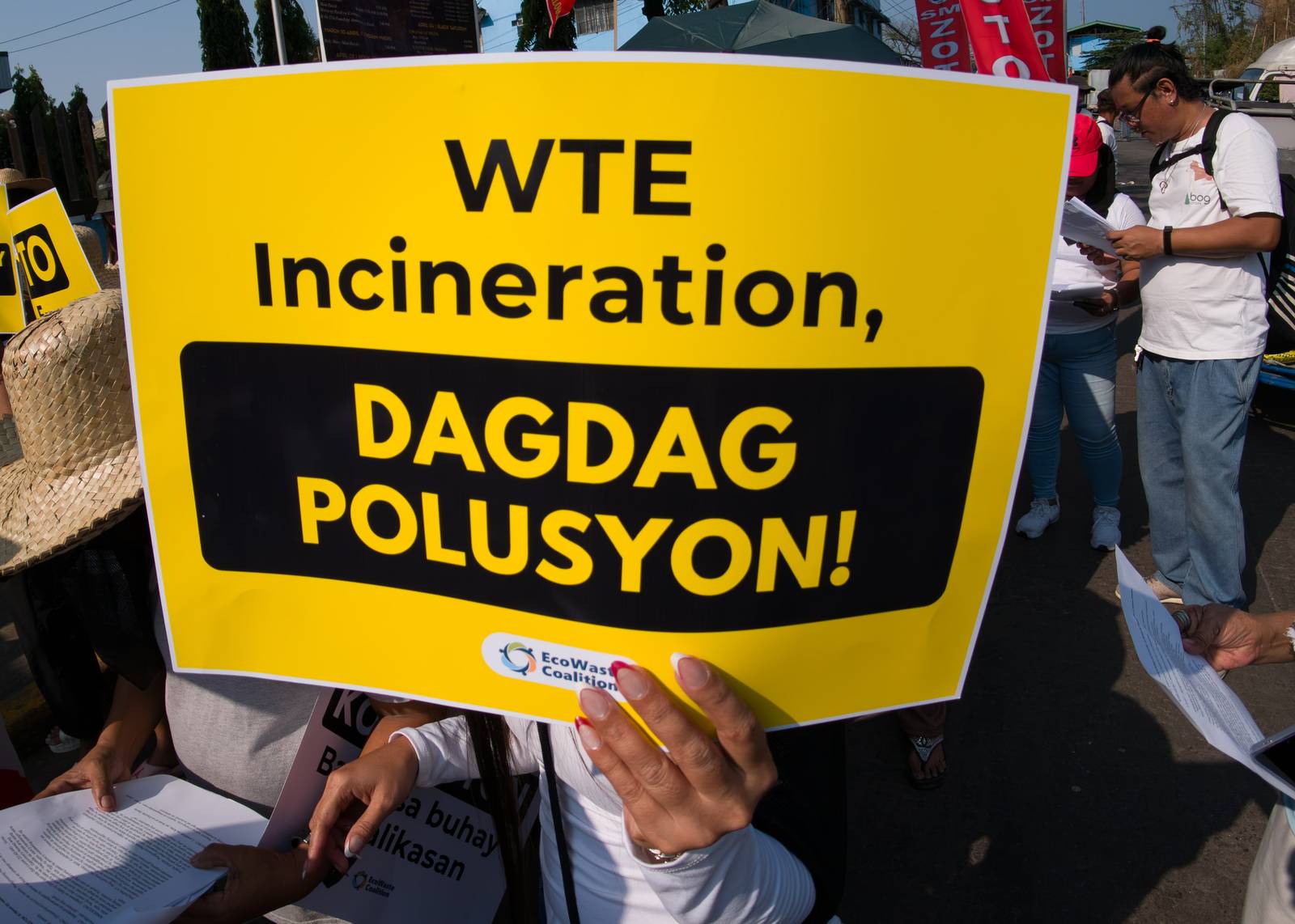 EcoWaste Coalition, alongside local community members and church partners, re-enact the Via Crucis or Way of the Cross through the streets of Tondo on Tuesday 31 March 2026. The procession serves as a powerful call for just and enduring solutions to the waste crisis, climate change, energy instability, and corruption.