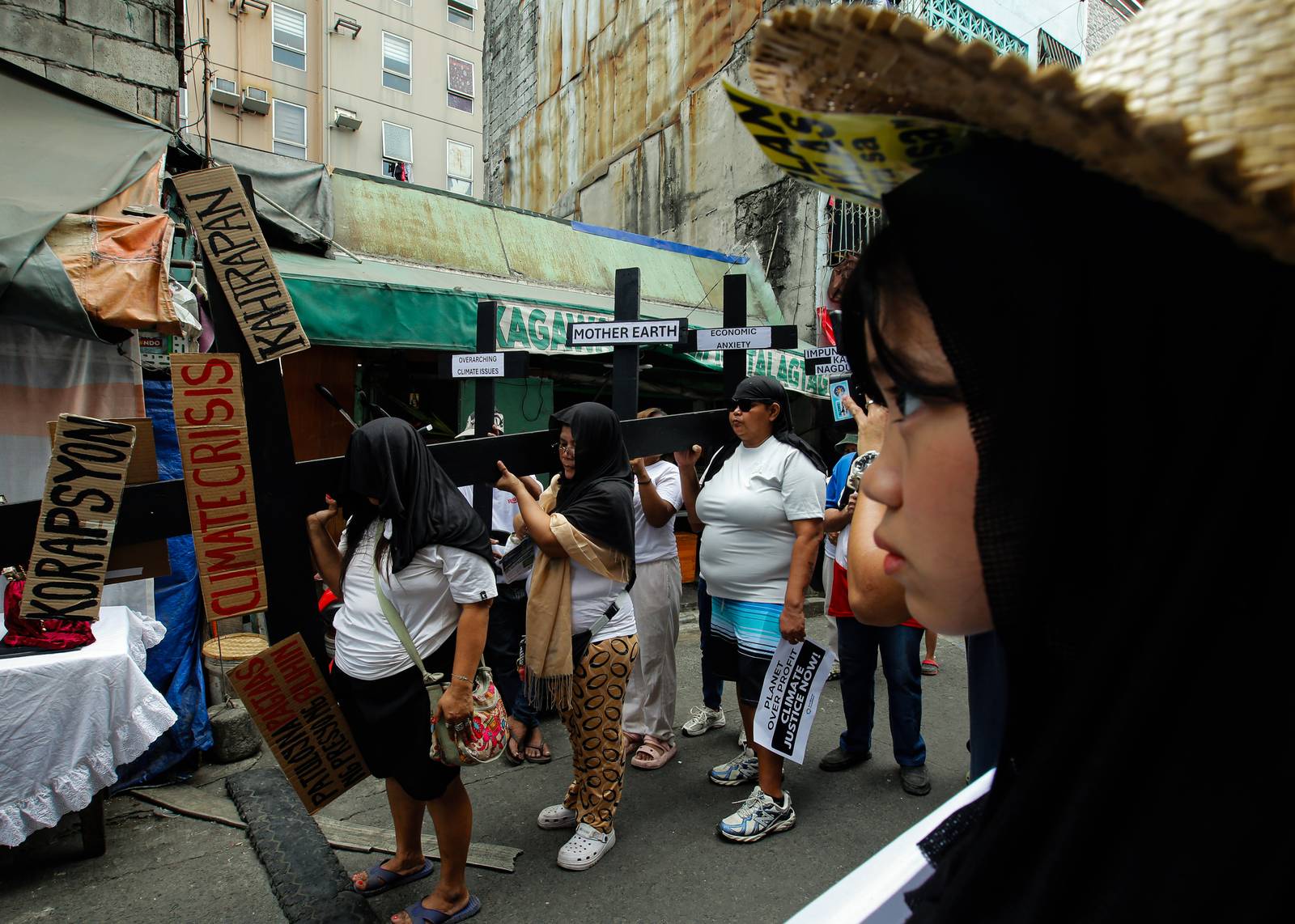 EcoWaste Coalition, alongside local community members and church partners, re-enact the Via Crucis or Way of the Cross through the streets of Tondo on Tuesday 31 March 2026. The procession serves as a powerful call for just and enduring solutions to the waste crisis, climate change, energy instability, and corruption.