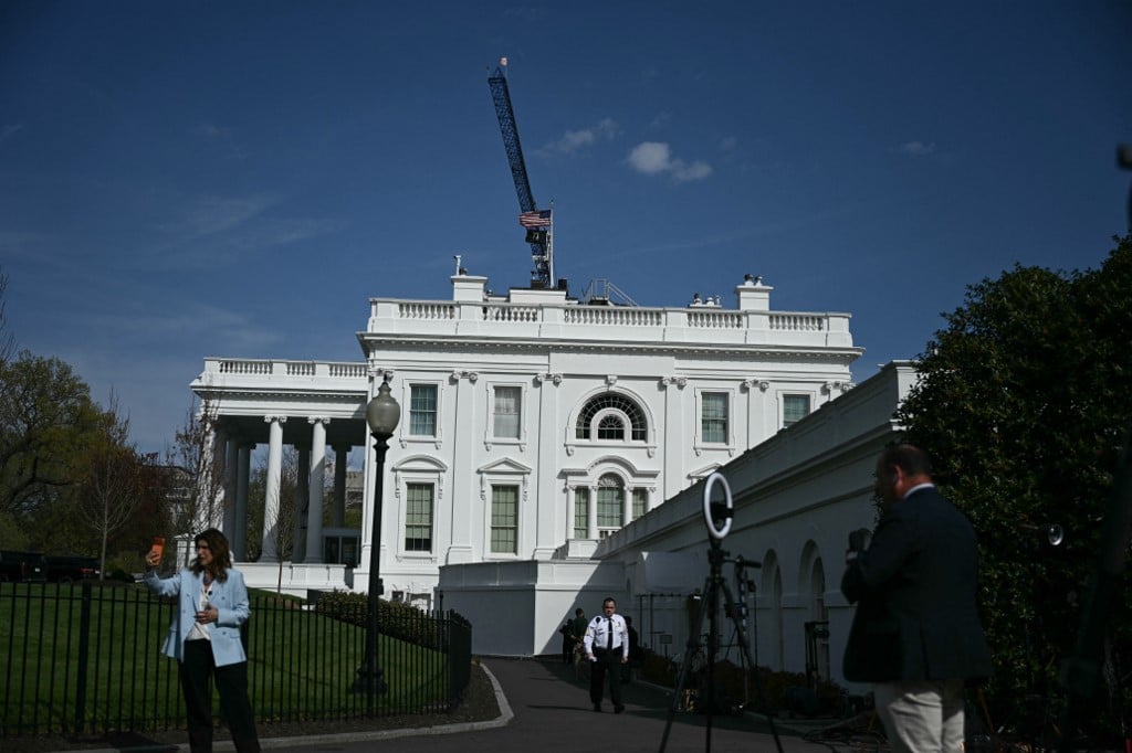 Panel approves Trump White House ballroom, court order halts work