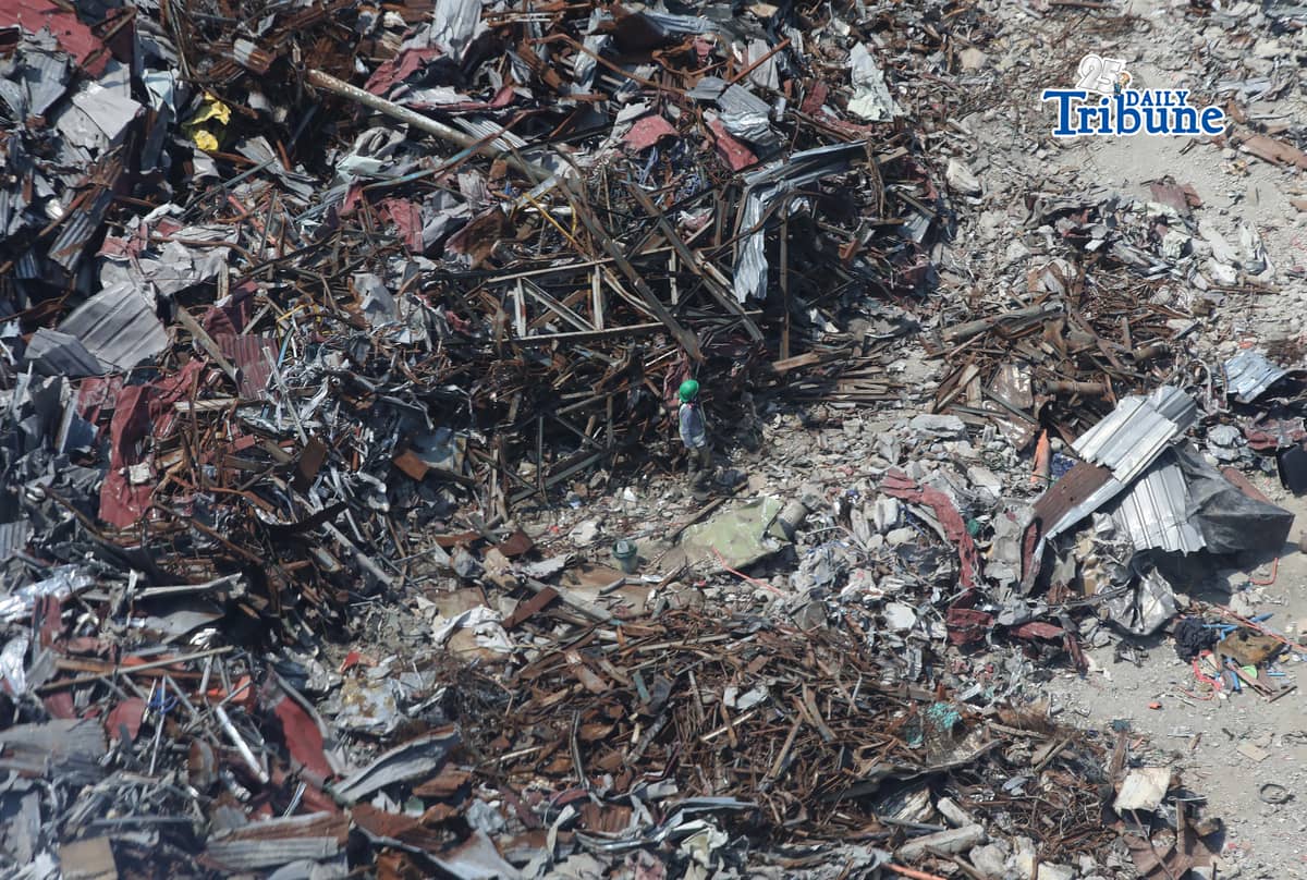 (March 31 2026) Workers seen looking for metal scrap to reused at Ortigas Pasig on Monday March 30 2026. Photo/Analy Labor