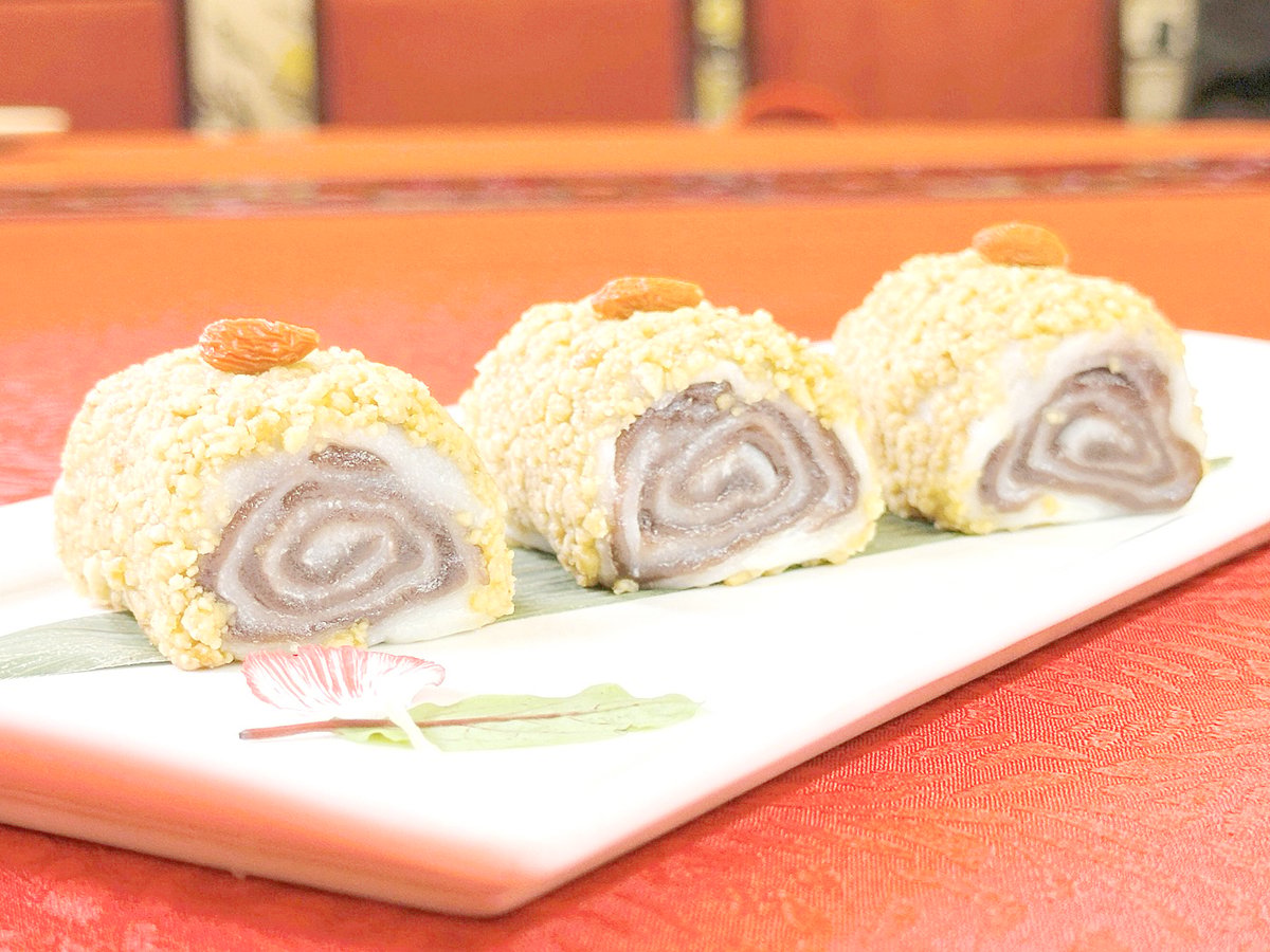 CHILLED Glutinous Rice Roll with Red Bean Paste.
