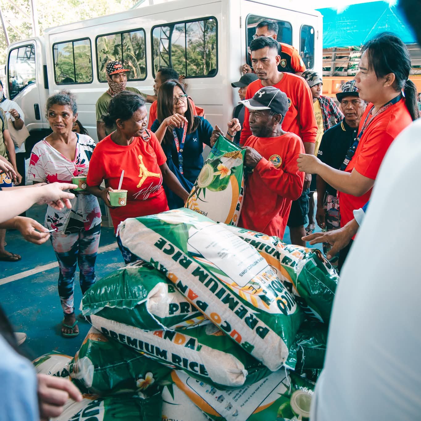 1,157 IP beneficiaries receive rice aid in Tarlac